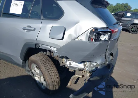2019 Toyota Rav4 Xle z USA, uszkodzony, nr VIN JTMP1RFV1KD017257